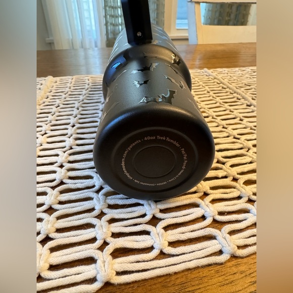 Simple Modern Trek Spooky Bats 40 oz - Picture 5 of 6